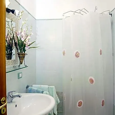 Angelide Nocleg ze śniadaniem 4*